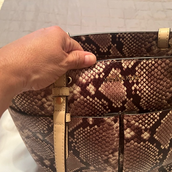 Micheal kors handbag and wallet with duster bag.Snake embossed - Picture 14 of 16
